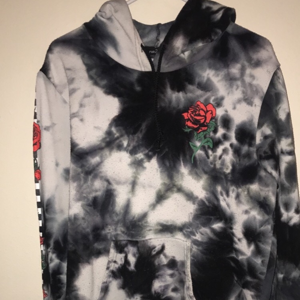 tie dye sweatshirt w rose checked sleeves